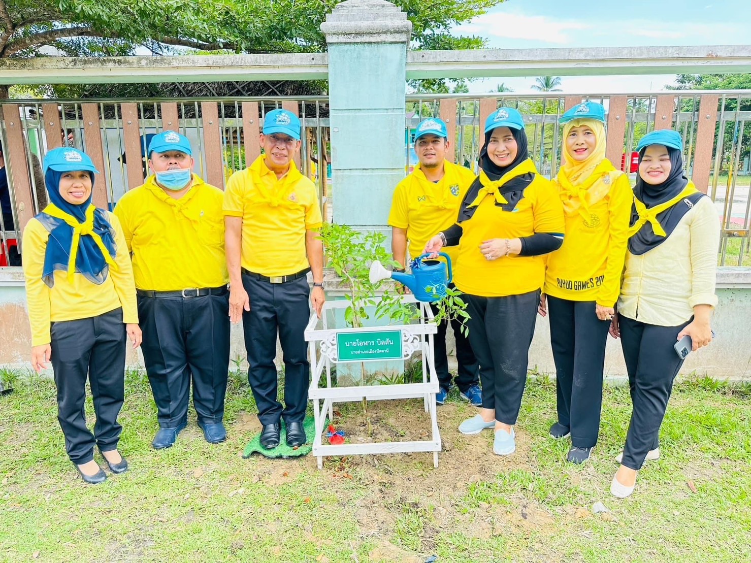 สสอ.เมืองปัตตานี ร่วมกิจกรรมจิตอาสาน้อมรำลึกถึงในพระมหากรุณาธิคุณ เนื่องในวันนวมินทรมหาราช เทิดพระเกียรติถวายเป็นพระราชกุศล เนื่องในวันนวมินทรมหาราช